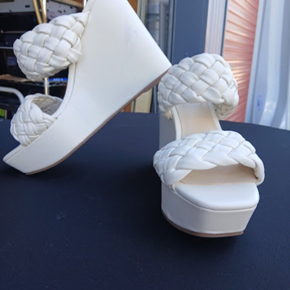 6.5 Nine West White Wedges